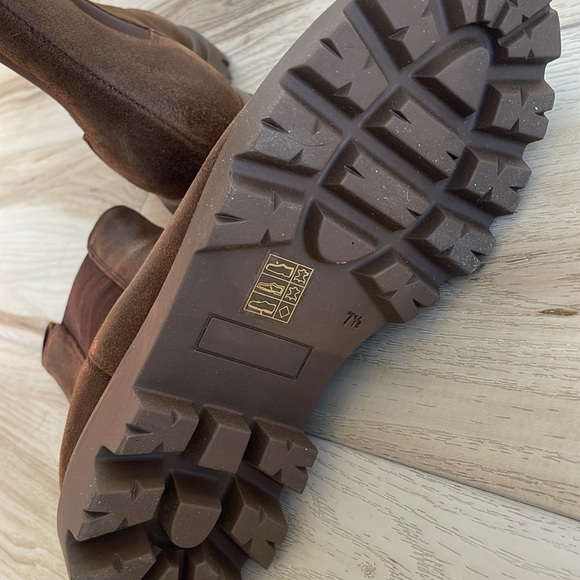 Banana Republic Chelsea Ankle Boot
NWOB - Picture 5 of 6